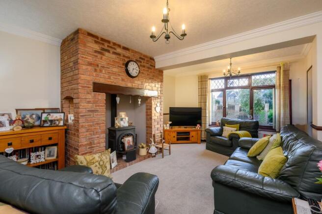 4 bed property, in Marlborough Drive, £500,000
