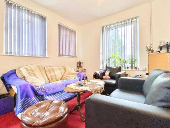 2 bed property, in Station Terrace, £165,000