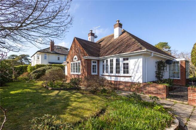 2 bed property, in Canford Cliffs Avenue, £850,000