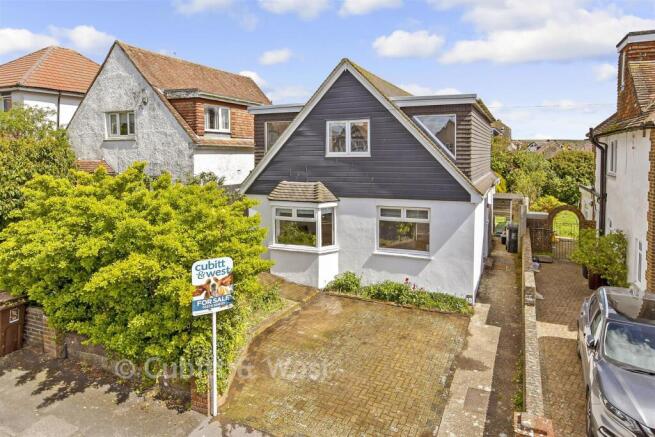 4 bed property, in Rosebery Avenue, £575,000