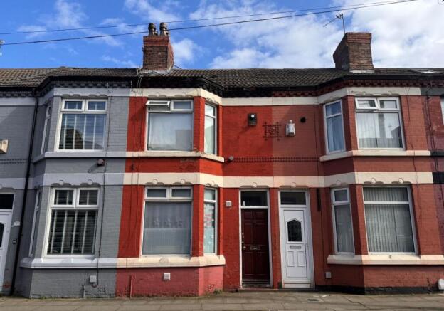 2 bed property, in 17 Glencairn Road, £80,000