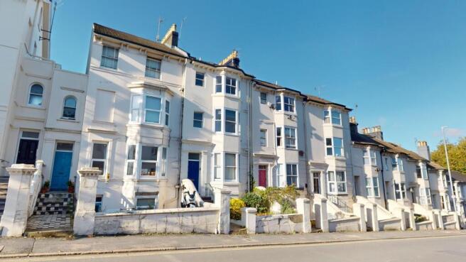 1 bed property, in 28A Chatham Place, £149,000