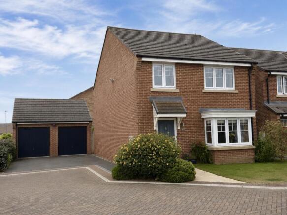 4 bed property, in Butterfly Close, £385,000