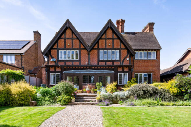 4 bed property, in Lovelace Avenue, £1,350,000