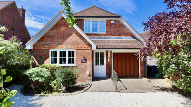 3 bed property, in Meadow Lane, £900,000