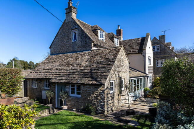 4 bed property, in Bences Lane, £700,000