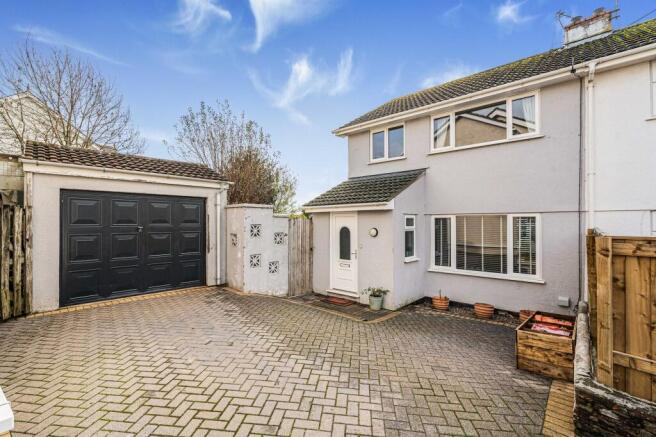 3 bed property, in Eton Road, £270,000