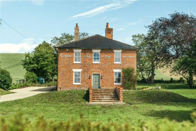 5 bed property, in Wantage Road, £1,475,000