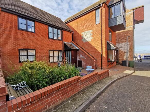 1 bed property, in Tunns Yard, £249,000