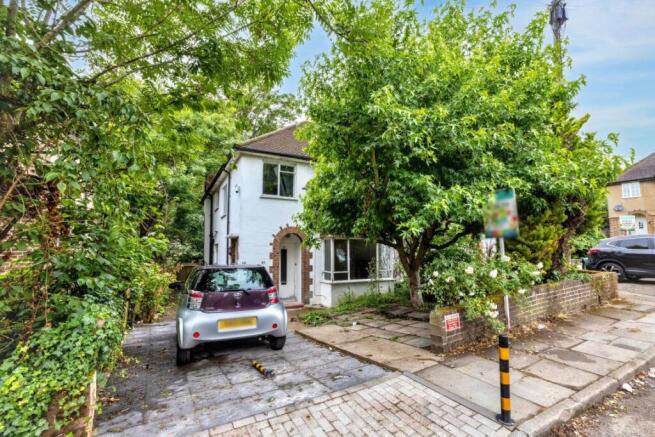 2 bed property, in 37 Ethelbert Close, £225,000