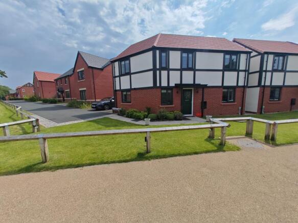 3 bed property, in Sundew Road, £290,000
