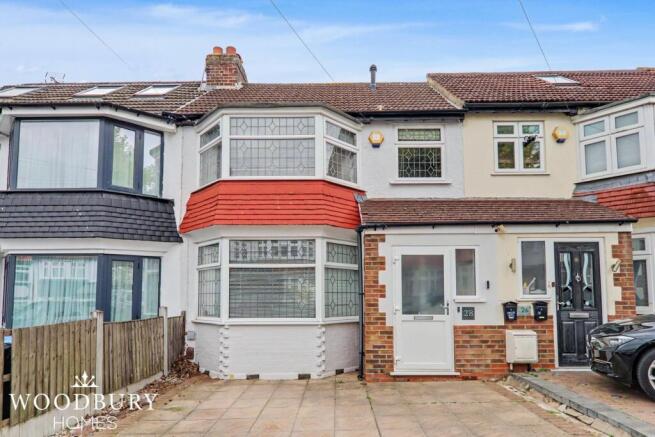3 bed property, in Kenilworth Gardens, £550,000