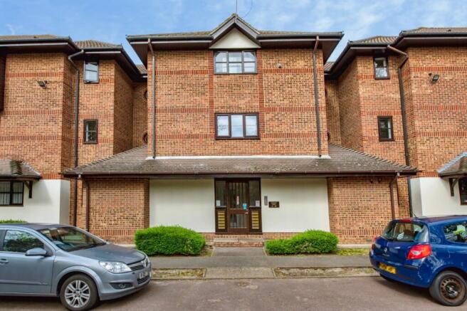 2 bed property, in Osbourne Road, £210,000