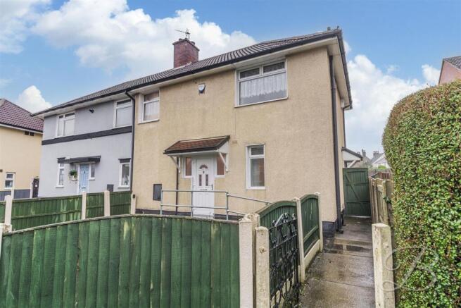 3 bed property, in Bonser Gardens, £160,000