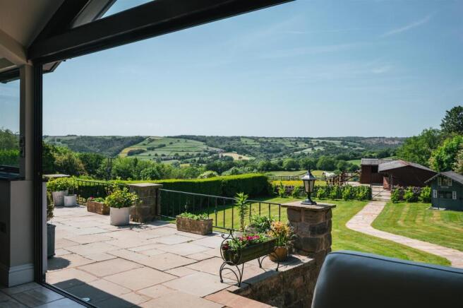 4 bed property, in Millthorpe Lane, £1,195,000