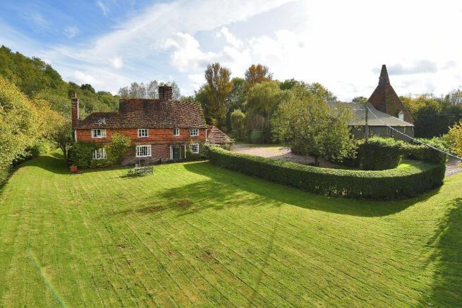 5 bed property, in Bedgebury Road, £1,775,000