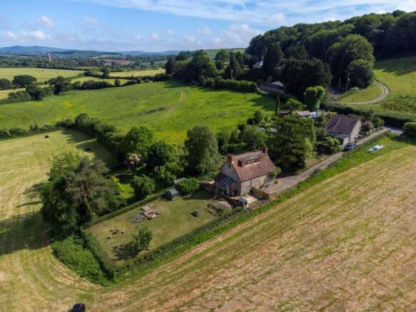 4 bed property, in Whitcombe Road, £585,000