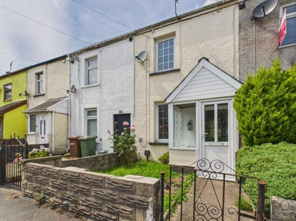 2 bed property, in Bedwas Road, £165,000