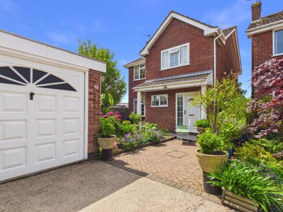 4 bed property, in Glendale Close, £325,000
