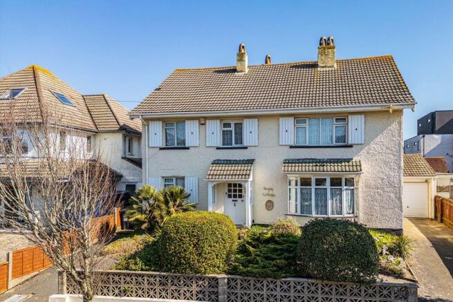 4 bed property, in Dingle Road, £825,000