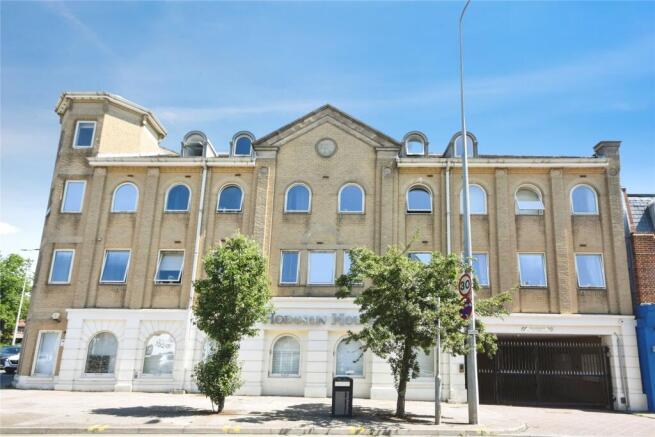 2 bed property, in Rainsford Road, £250,000