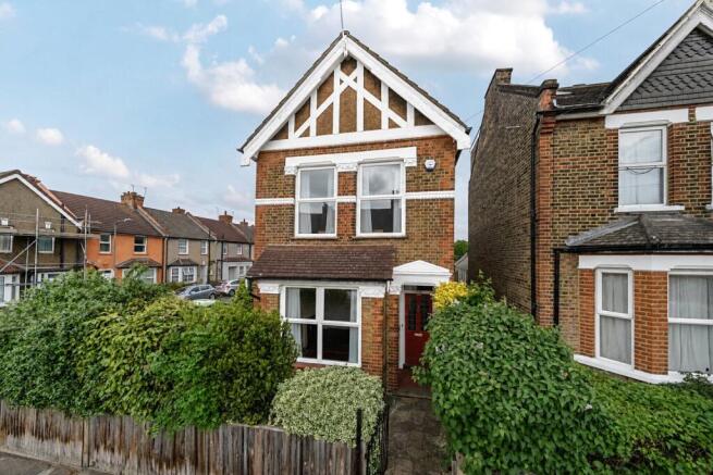 3 bed property, in Northcote Road, £725,000