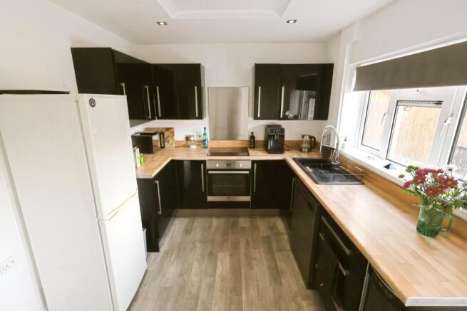 2 bed property, in Stamford Road, £220,000