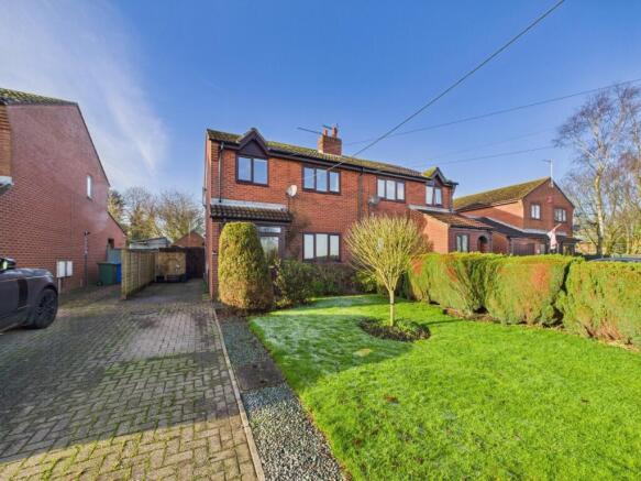 3 bed property, in Eastfield Close, £200,000