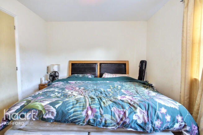 5 bed property, in Violet Way, £350,000
