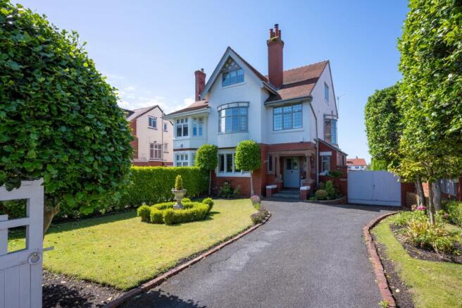 5 bed property, in Brocklebank Road, £650,000