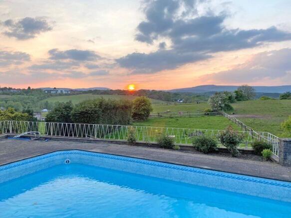 5 bed property, in Large House & Grounds, £799,000