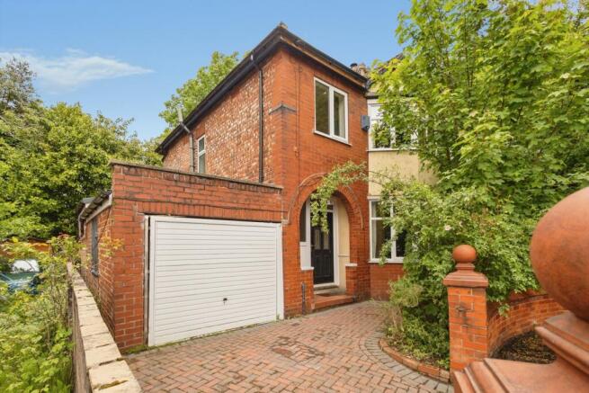 3 bed property, in Redclyffe Avenue, £400,000