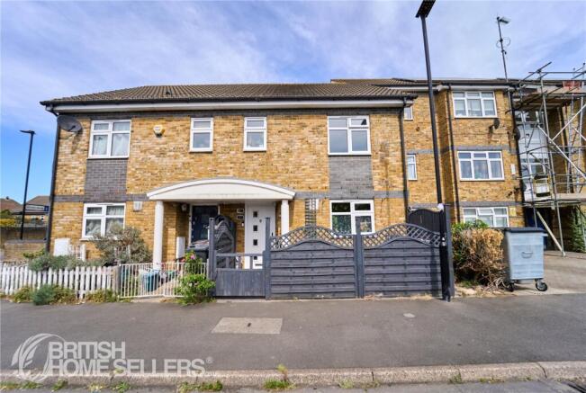 2 bed property, in Watermill Way, £465,000