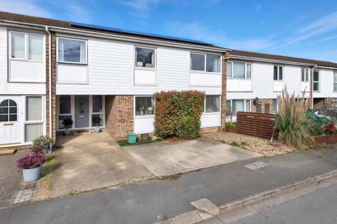 4 bed property, in Weston Avenue, £425,000