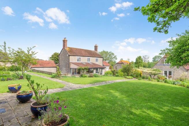 4 bed property, in Marsh Farm, £1,250,000