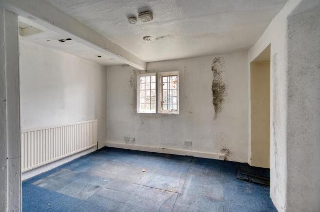 3 bed property, in Bath Street, £195,000