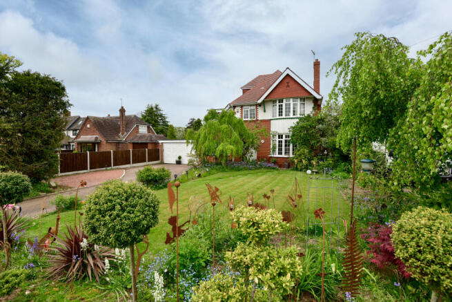 5 bed property, in Coppenhall, £700,000