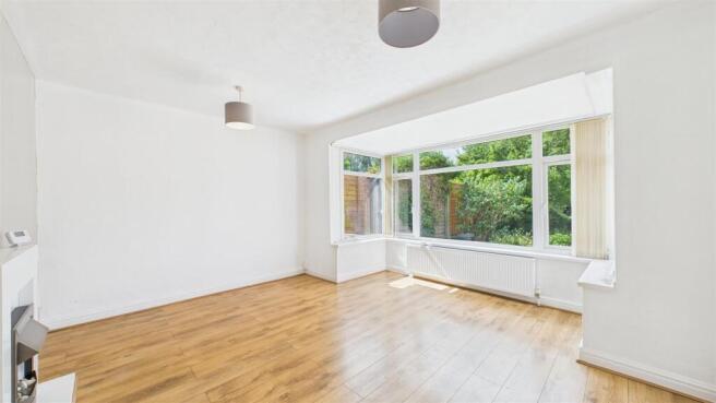 2 bed property, in Greenhill Road, £215,000