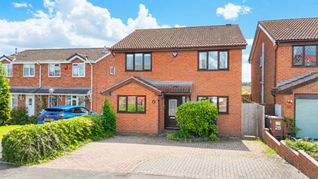 4 bed property, in Kingsdale Croft, £400,000
