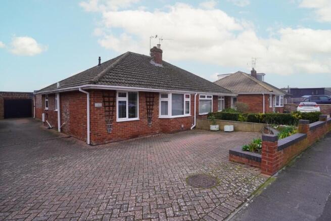 2 bed property, in Folly Drive, £385,000