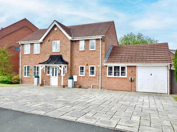 4 bed property, in Barbel Drive, £500,000