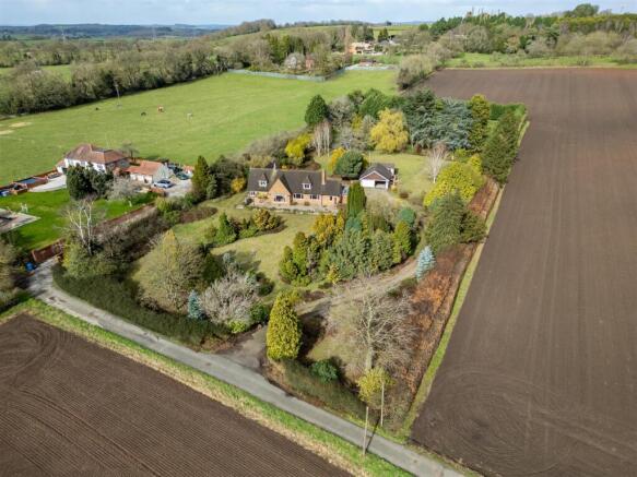 5 bed property, in Sugar Loaf Lane, £1,000,000