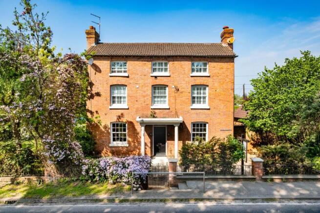 6 bed property, in Wellington HR4, £1,200,000