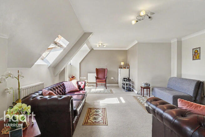 1 bed property, in Cottage Close, £300,000