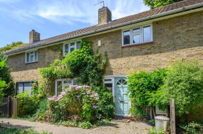 3 bed property, in Barnsbury Square, £1,500,000