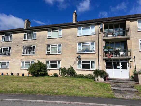 2 bed property, in Bankwaters Road, £125,000