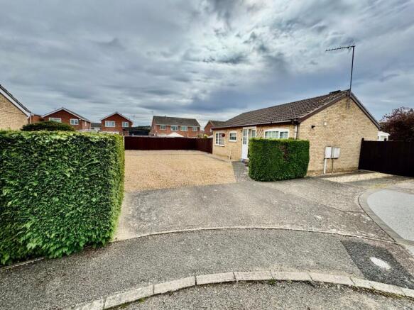 2 bed property, in Ellison Close, £319,950