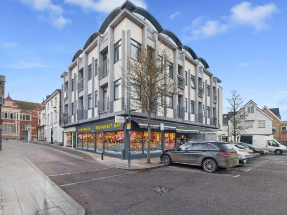 1 bed property, in John Street, £195,000
