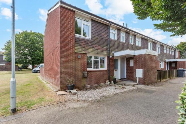 3 bed property, in Lucknow Close, £250,000