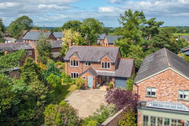 4 bed property, in High Street, £650,000